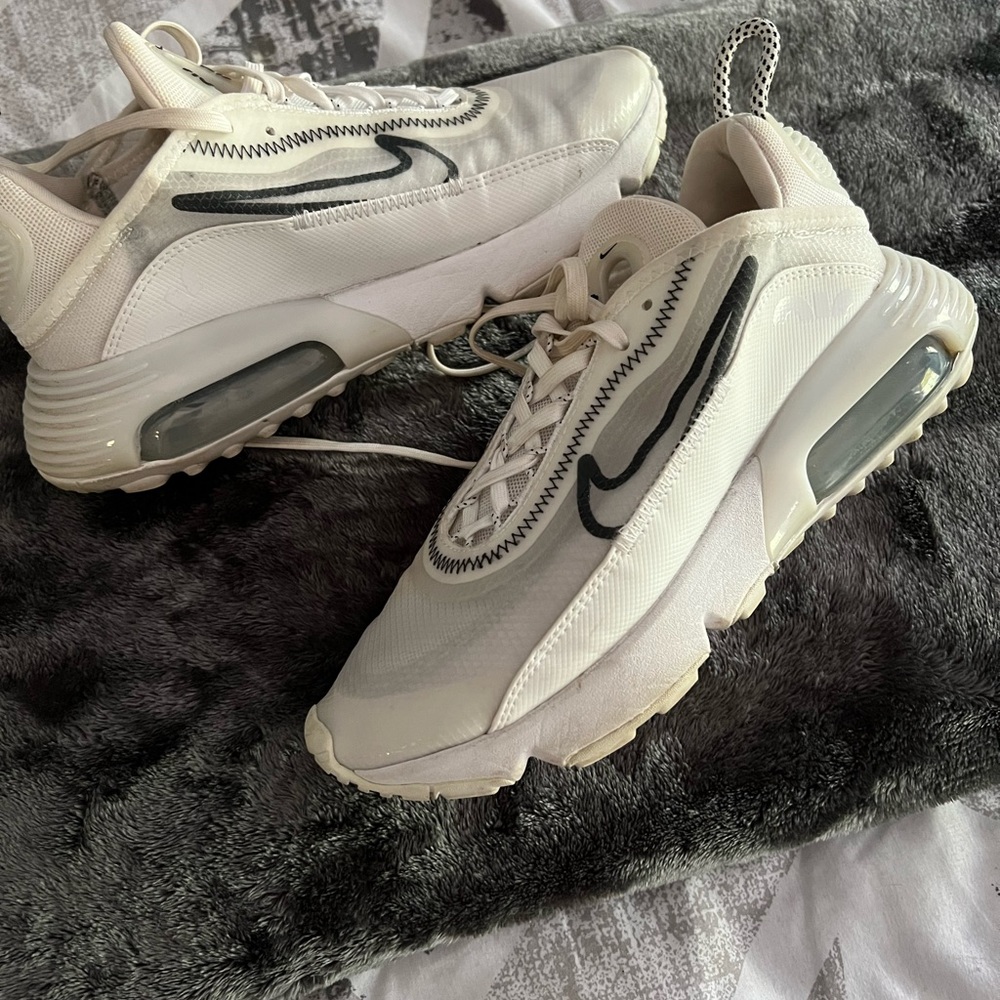Nike tennis shoes